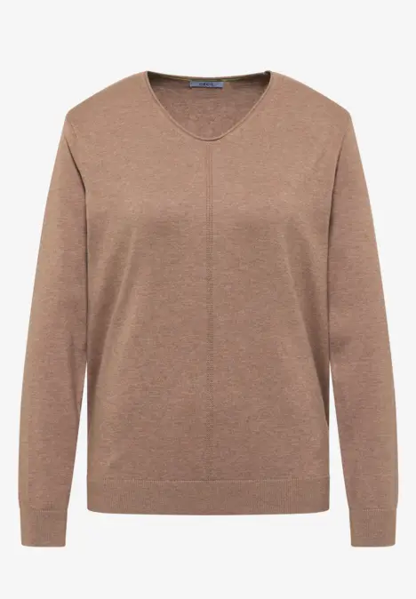 Brauner V-Ausschnitt-Pullover mit langen Ärmeln.