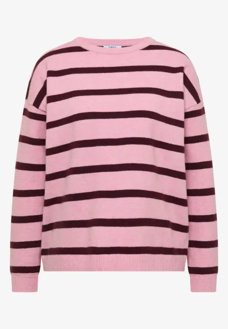 Pull rose à rayures marron, col rond et coupe droite.