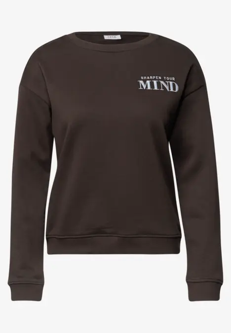 Braunes Sweatshirt mit Rundhalsausschnitt und weißem 'MIND'-Aufdruck auf der linken Brust.