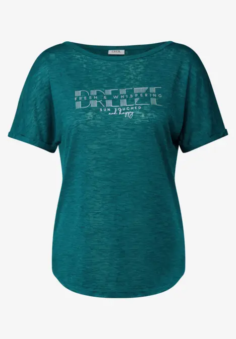 Grünes T-Shirt mit Aufdruck „Breeze“ und kurzen Ärmeln.