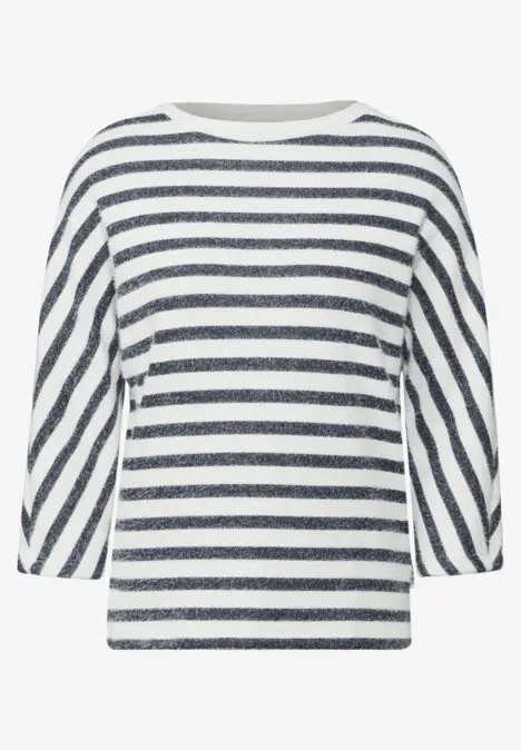 Weißes Shirt mit dunkelblauen Querstreifen, 3/4-Ärmel.