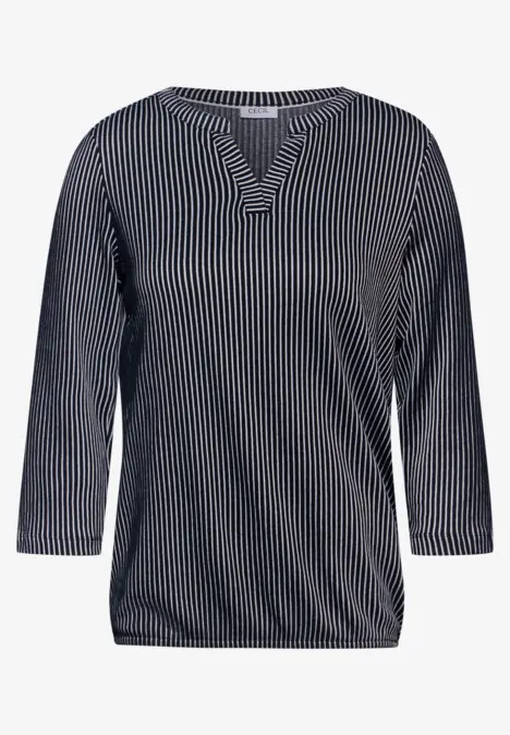 Dunkelblaues Shirt mit weißen Streifen und 3/4-Ärmeln.