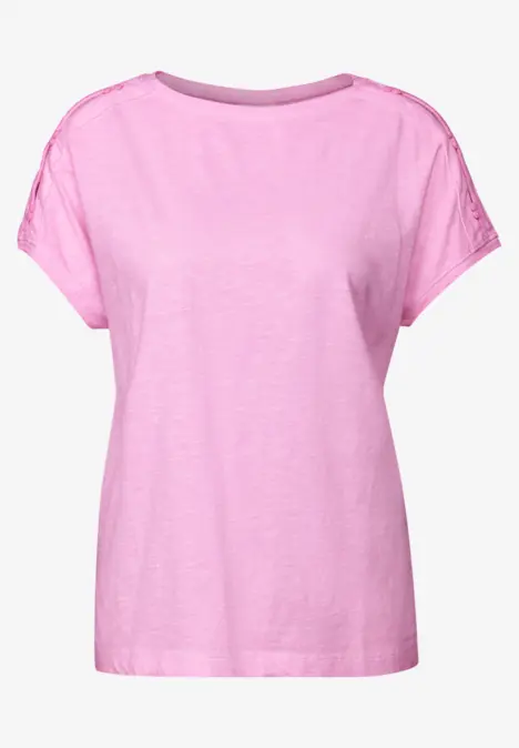 Rosa T-Shirt mit kurzen Ärmeln und Rundhalsausschnitt.