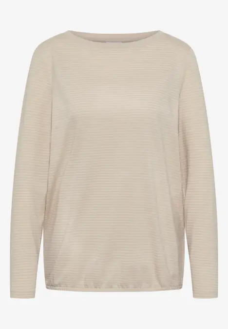 Beigefarbenes Langarmshirt mit dezentem Streifenmuster.