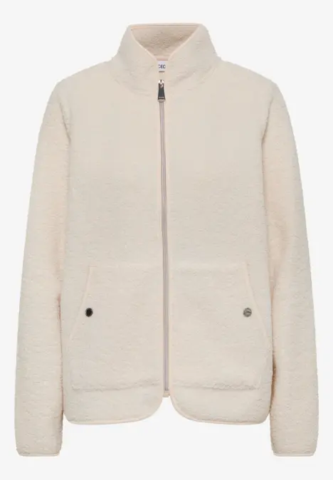 Beige Fleecejacke mit Stehkragen, Frontreißverschluss und aufgesetzten Taschen.