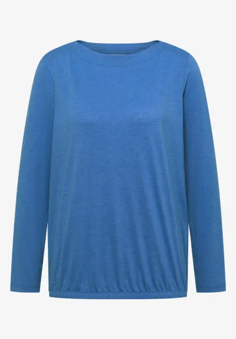 Ein einfaches blaues Langarmshirt mit Rundhalsausschnitt.