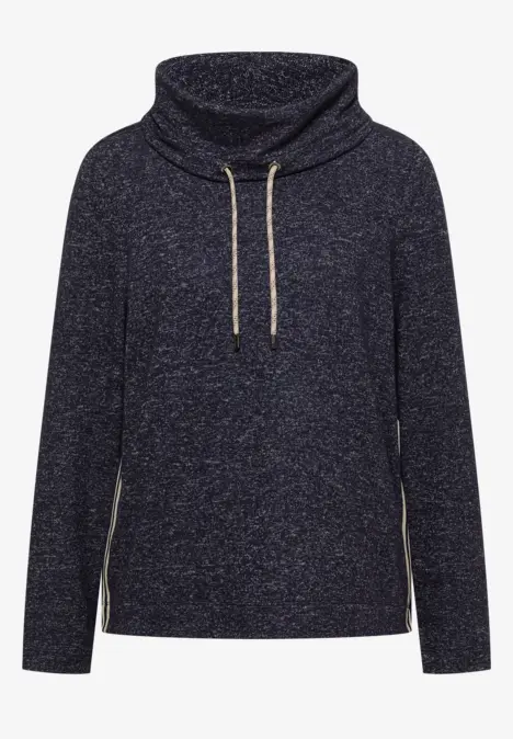 Pull en maille bleu foncé avec col cheminée, cordon de serrage et petites fermetures éclair latérales.