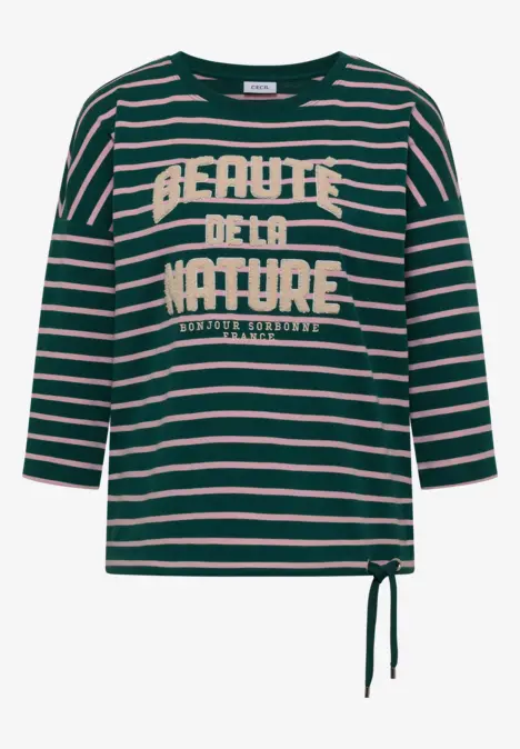 Dunkelgrün-weiß gestreiftes 3/4-Arm-Shirt mit Aufdruck 'Beauté de la Nature' und Bindeband am Saum.