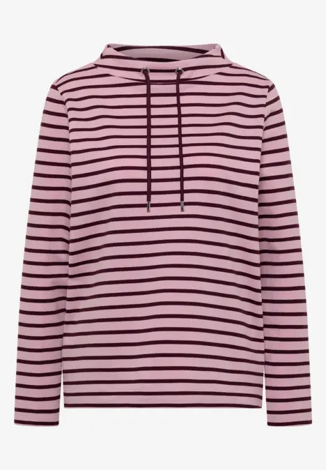 Ein pinker Hoodie mit schwarzen horizontalen Streifen und Kapuze.