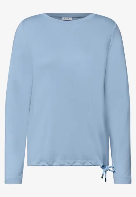 Hellblaues Langarmshirt mit Rundhalsausschnitt und seitlicher Schleife.