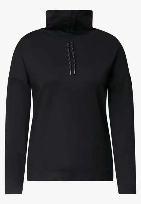 Schlichter schwarzer Pullover für Damen mit hohem Kragen und Reißverschluss.