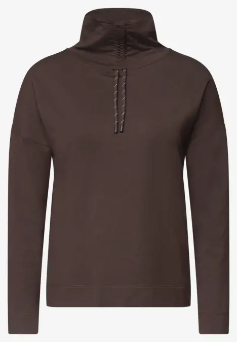 Braunes Langarm-Sweatshirt mit hohem Stehkragen und kurzem Reißverschluss.