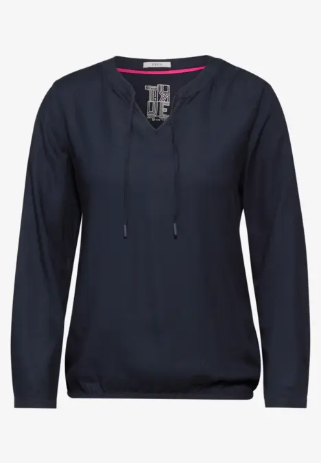 Dunkelblaues Langarmshirt mit V-Ausschnitt und Bindebändern.