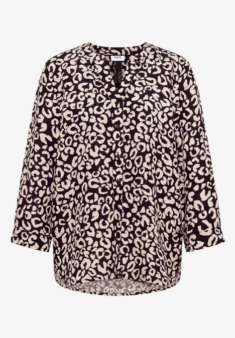 Locker geschnittene Bluse mit beige-schwarzem Leopardenmuster, V-Ausschnitt und langen Ärmeln.