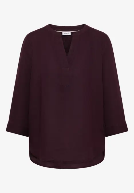 Losse donkerpaarse blouse met V-hals en driekwart mouwen.