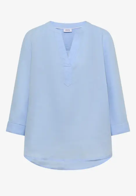 Hellblaue, leicht transparente Bluse mit V-Ausschnitt und 3/4-Ärmeln