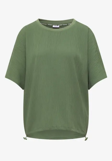Grünes, strukturiertes Kurzarmshirt mit Rundhalsausschnitt und Kordelzug am Saum.