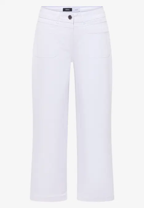 Weiße, weit geschnittene Damen-Culotte-Hose aus Jeansstoff mit Taschen und Knopfleiste.