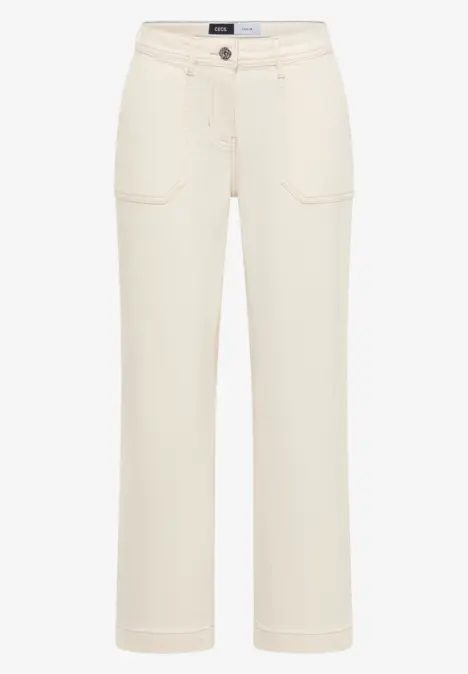 Cremefarbene Jeans in geradem Schnitt mit hoher Taille und aufgesetzten Fronttaschen.