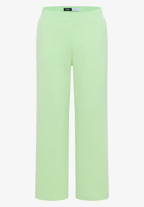 Helle mintgrüne Hose mit geradem Schnitt und weitem Bein.