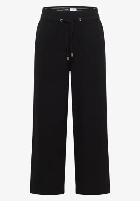 Schwarze, weite Stoffhose mit hohem Bund und Kordelzug.