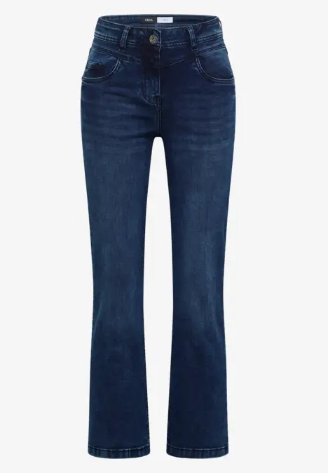 Dunkelblaue Jeanshose in Bootcut-Form mit vorderen und hinteren Taschen.