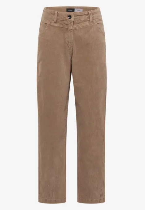 Braune Cordhose mit geradem Schnitt und Knopfverschluss.