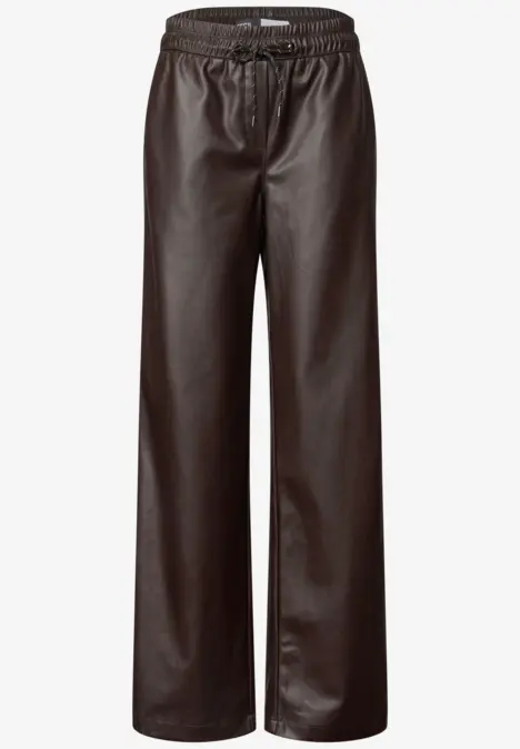 Braune Lederhose mit weitem Bein und elastischem Bund.