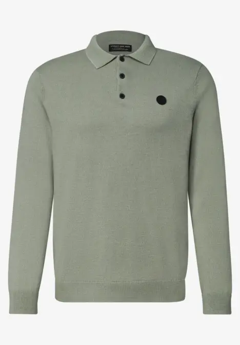 Groene, gemêleerde polo trui met lange mouwen, knoopsluiting en klein logo-patch.