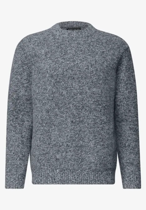 Grauer Rundhals-Pullover aus weichem Strick mit langen Ärmeln.