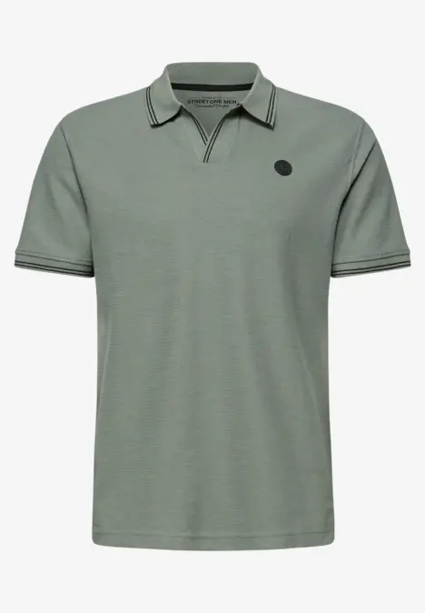 Olivgrünes Polohemd mit kurzen Ärmeln, Knopfleiste und dezentem Logo auf der Brust.