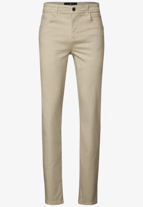 Beige Hose mit geradem Schnitt und fünf Taschen, klassisches Design.