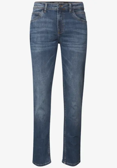 Blaue gerade geschnittene Jeanshose mit klassischen Taschen.