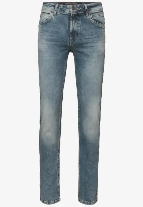 Lichtblauwe slim-fit jeans met subtiele used-wassing en klassiek vijfzakkenontwerp.