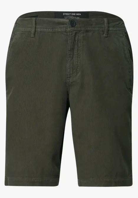 Chino-bermuda in olijfgroen met rechte pasvorm en zijzakken.