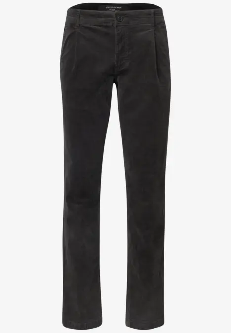 Zwarte herenbroek van corduroy met rechte pasvorm.