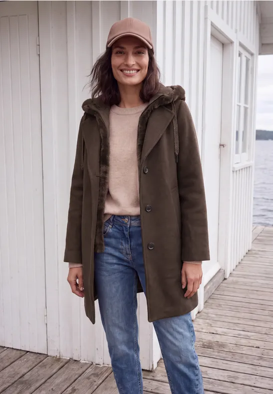 Manteau à revers aspect laine avec empiècement