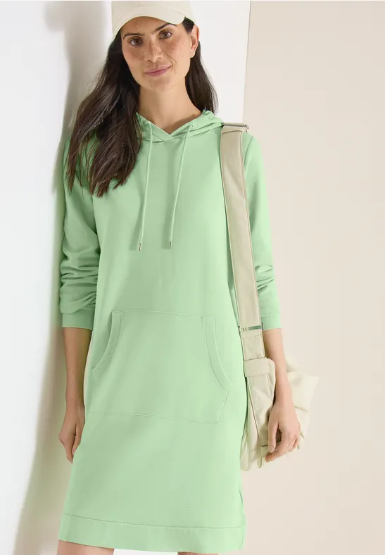 Robe à longueur de genou avec capuche