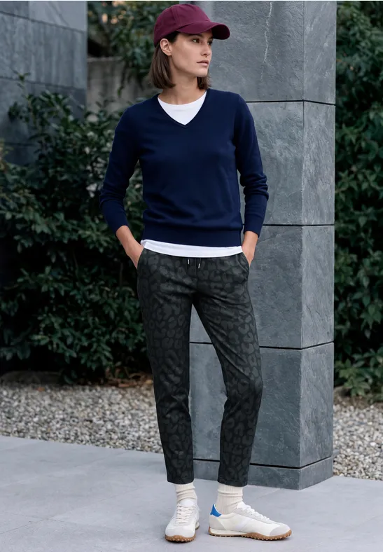 Mid Waist Slim Leg Hose in casual pasvorm